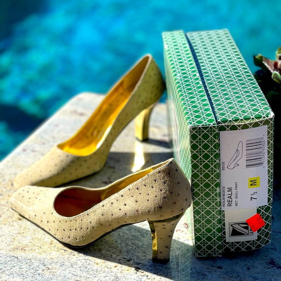 J. Renee Elvira Heels - Picture 2 of 6